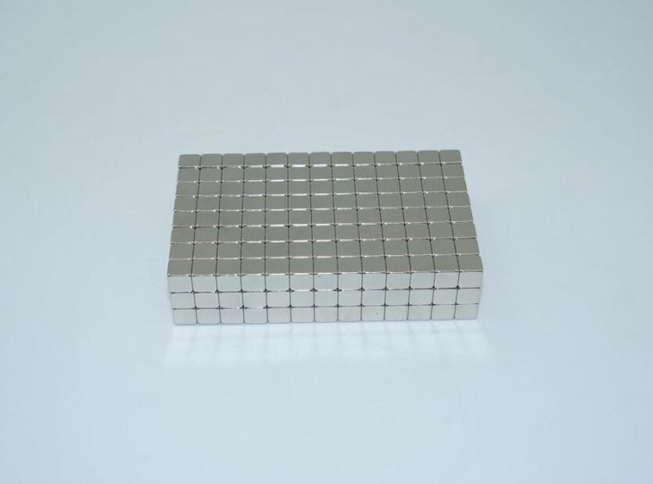 Neodyymimagneettihankkeita sisaltavat pienet magneettimaiden neodyymimagneetit