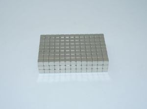 Neodyymimagneettihankkeita sisaltavat pienet magneettimaiden neodyymimagneetit